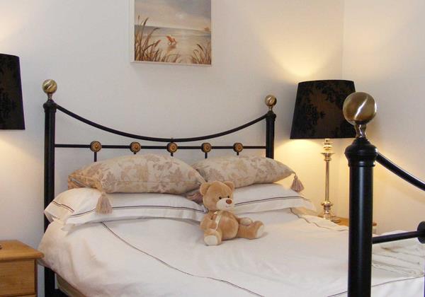 Sunny Corner Double Bed