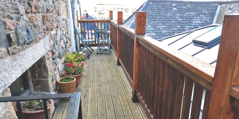 Sunny Corner Walkway Balcony