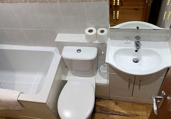 Penthouse 3 Main Bathroom